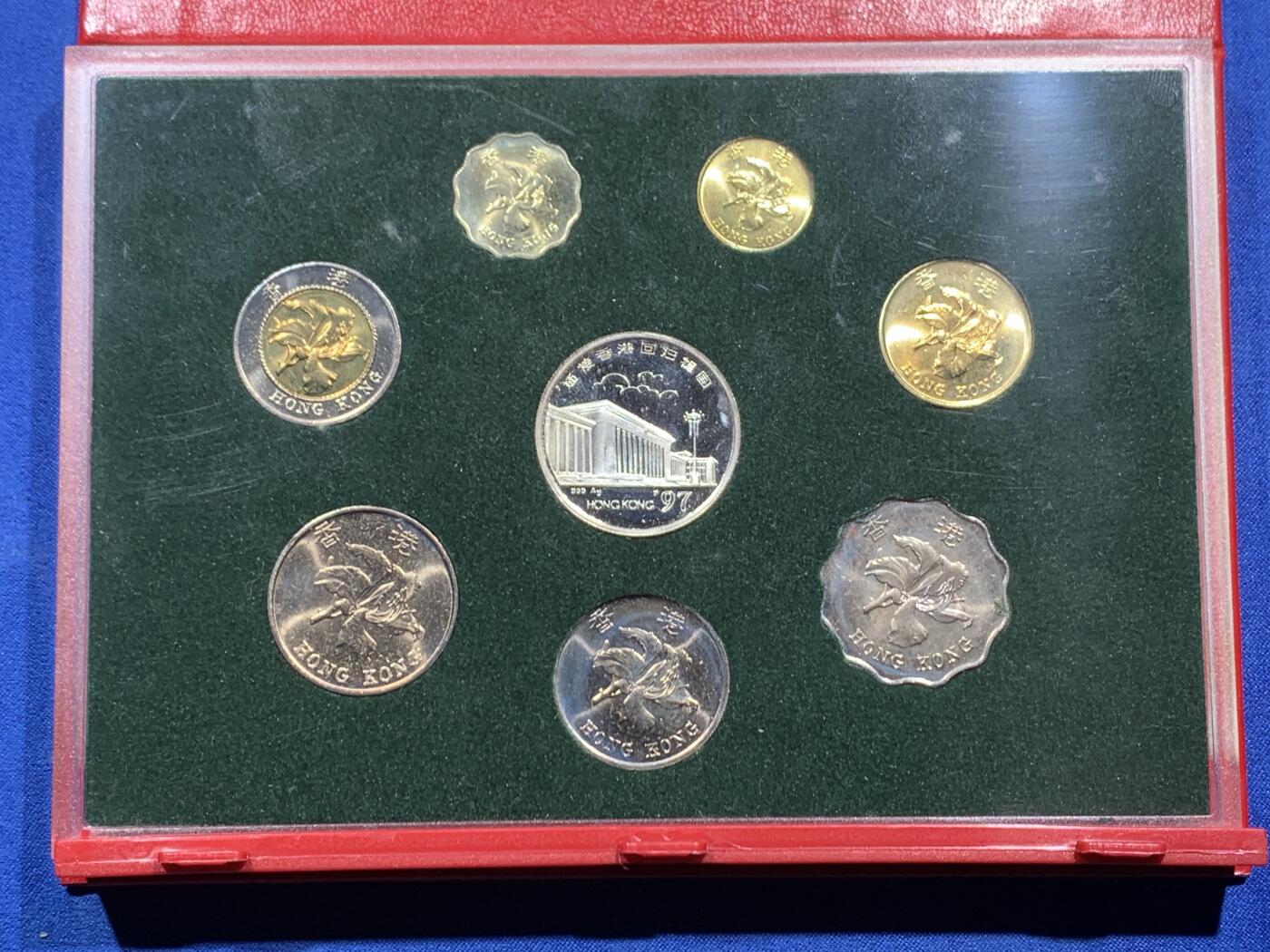 《竞宝斋》第462场 周日，周一，2场连拍 （全场包邮）欢迎送拍 迎接香港回归祖国纪念银章（12g Ag999）和硬币一组八枚，全部原光卷拆品相