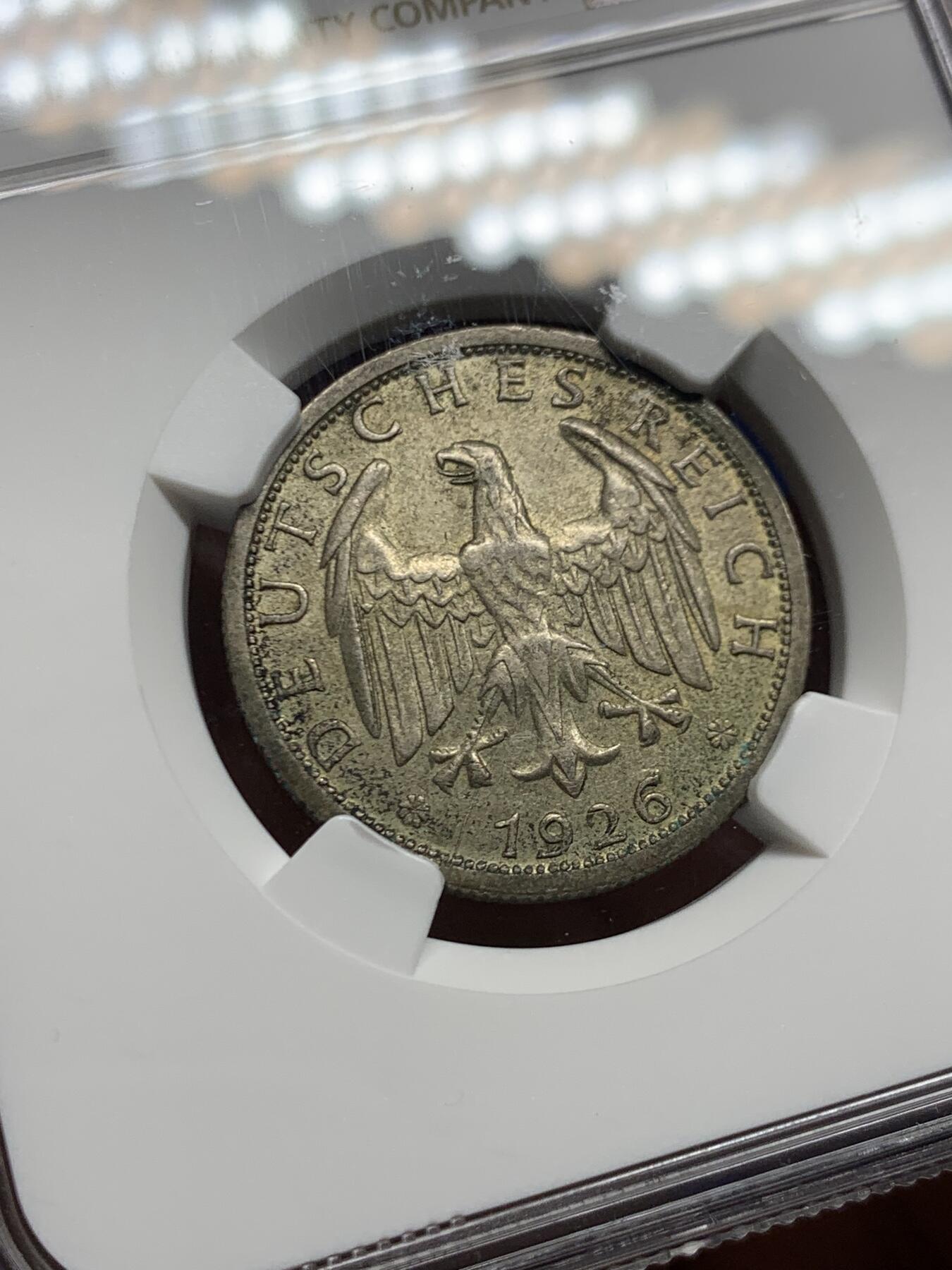 《竞宝斋》第462场 周日，周一，2场连拍 （全场包邮）欢迎送拍 NGC MS62 德国魏玛共和国1926年2马克银币 自然包浆非常养眼 高点均在