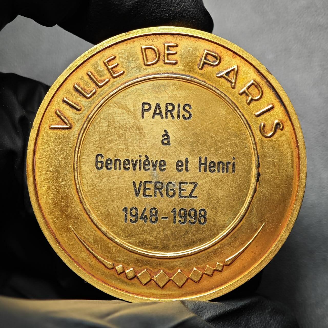 金瓯小拍第三期 古今币章 银价专场 法国巴黎镀金大铜章1998年 重82.1克直径50.6mm