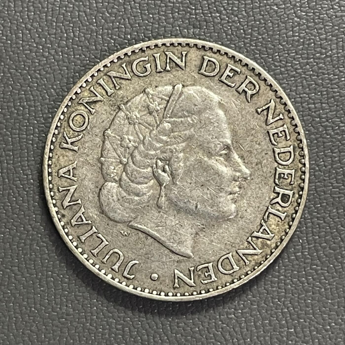 回流0201 荷兰1956年朱丽安娜女王一盾银币 银价6.5*72%*24=112元