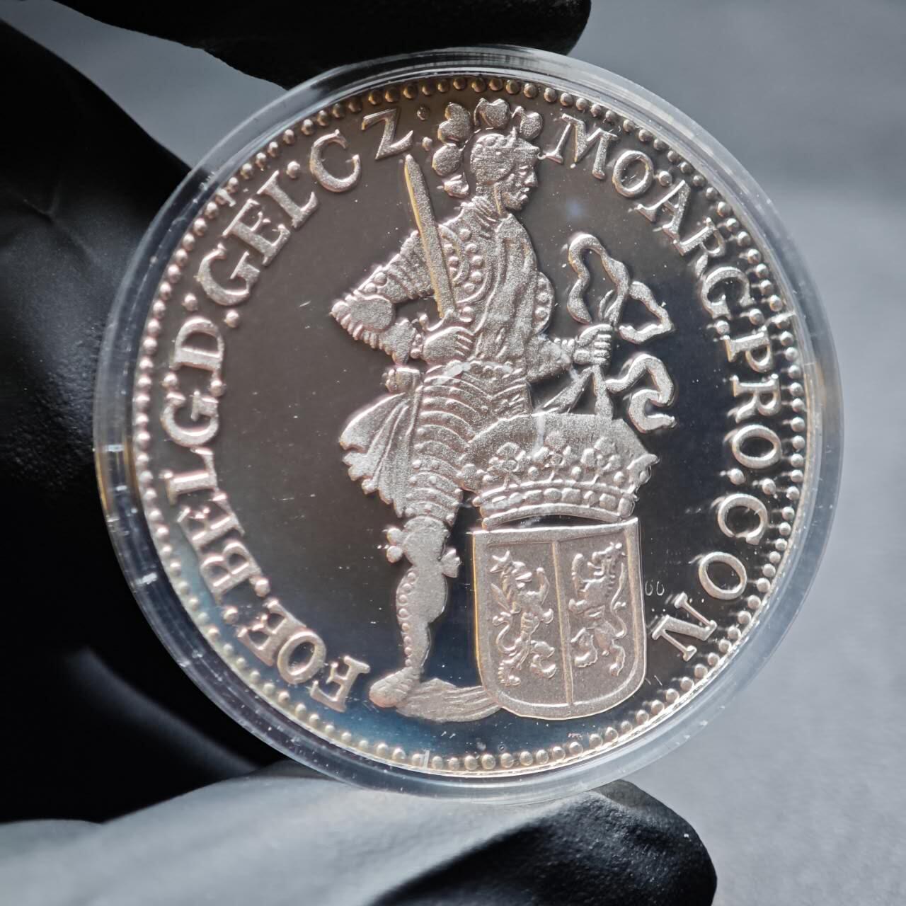 金瓯小拍第三期 古今币章 银价专场 荷兰泽兰省精制银章2002年 28.3克 带盒证