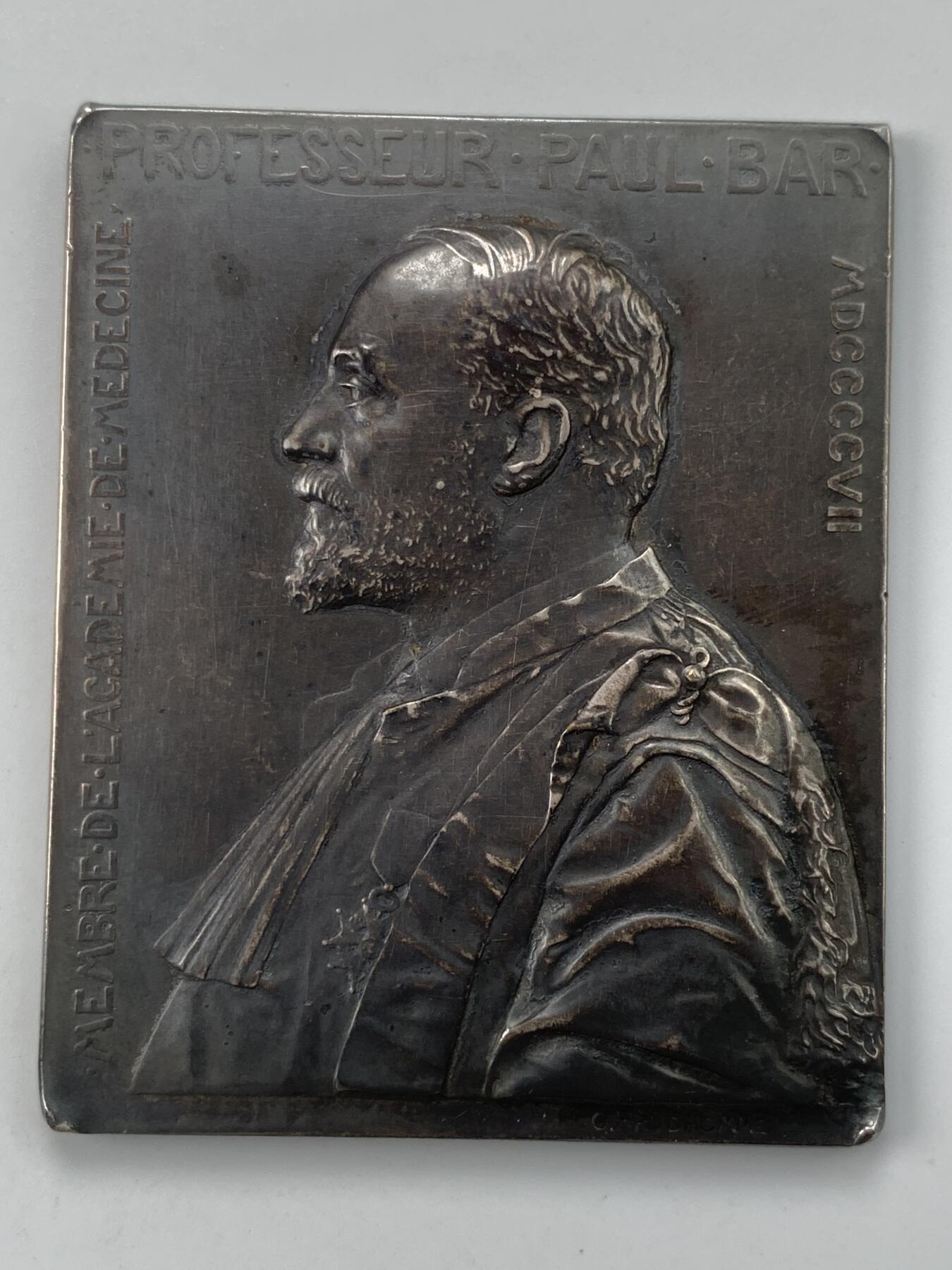 掌中浮雕-藏着的欧洲第051场 1907年法国医学院教授保罗.巴尔镀银铜章，56.5*69.4mm，盒子变形，扣不住