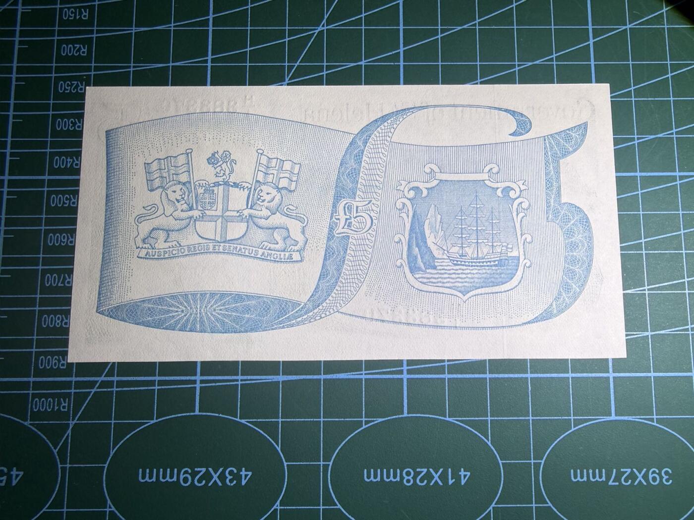 【炜奕收藏】，第五十八期，英属第三场 1999年圣赫勒拿5镑，UNC品相，号码无4