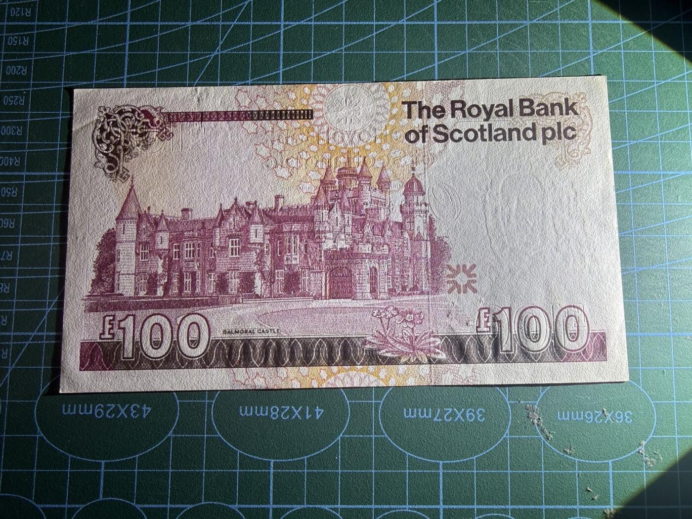 【炜奕收藏】，第五十八期，英属第三场 2007年苏格兰皇家银行100镑，UNC-品相，有数个针孔