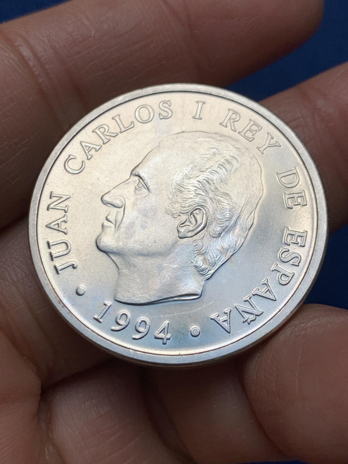 《竞宝斋》第462场 周日，周一，2场连拍 （全场包邮）欢迎送拍 西班牙1994年国际货币基金组织银行设立2000比塞塔银币 18克 925银