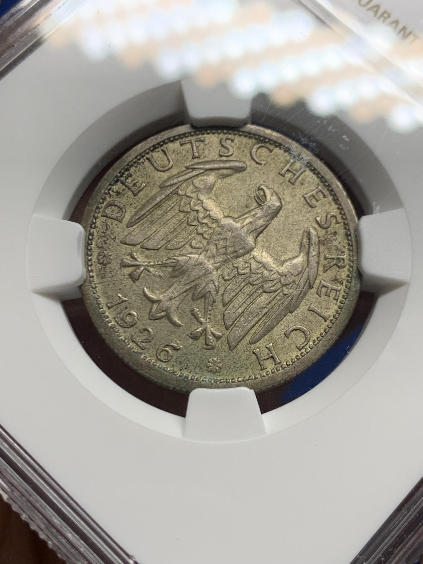 《竞宝斋》第462场 周日，周一，2场连拍 （全场包邮）欢迎送拍 NGC MS62 德国魏玛共和国1926年2马克银币 自然包浆非常养眼 高点均在