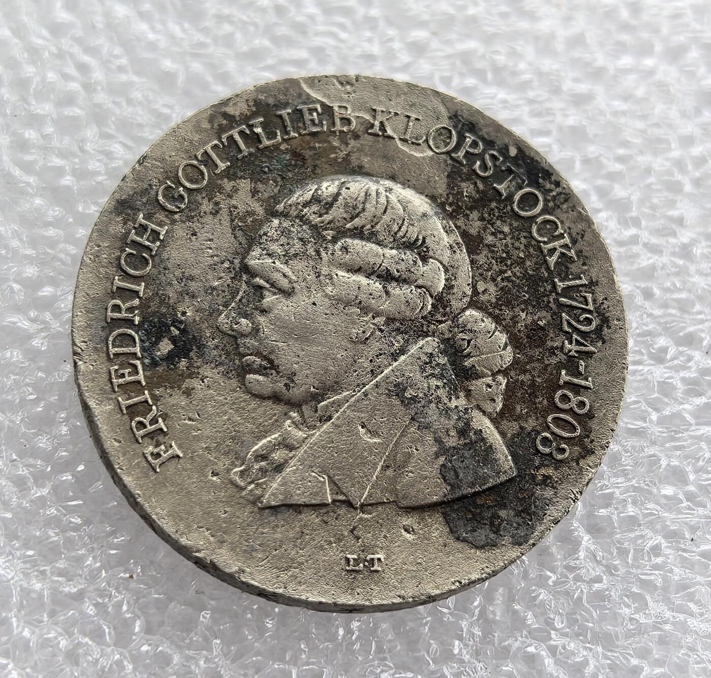 外国优质老铜币高银银币，周六九点倒数截拍，满百包邮，持续收拍 东德1978年5马克纪念币，正面精雕德国诗人克洛普施托克肖像，人物刻画细腻传神；背面铸东德国徽（圆规、锤子、麦穗），设计经典，银质包浆自然，兼具文学纪念与东德历史收藏价值。