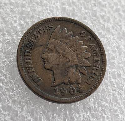 外国优质老铜币高银银币，周六九点倒数截拍，满百包邮，持续收拍 - 美国1904年印第安人 1 分铜币，正面铸印第安人头像与国名，背面盾牌配麦穗环绕 “ONE CENT”，是美国分币早期经典款，百年包浆醇厚、品相完整，历史底蕴浓郁，是入门收藏的优选佳品。