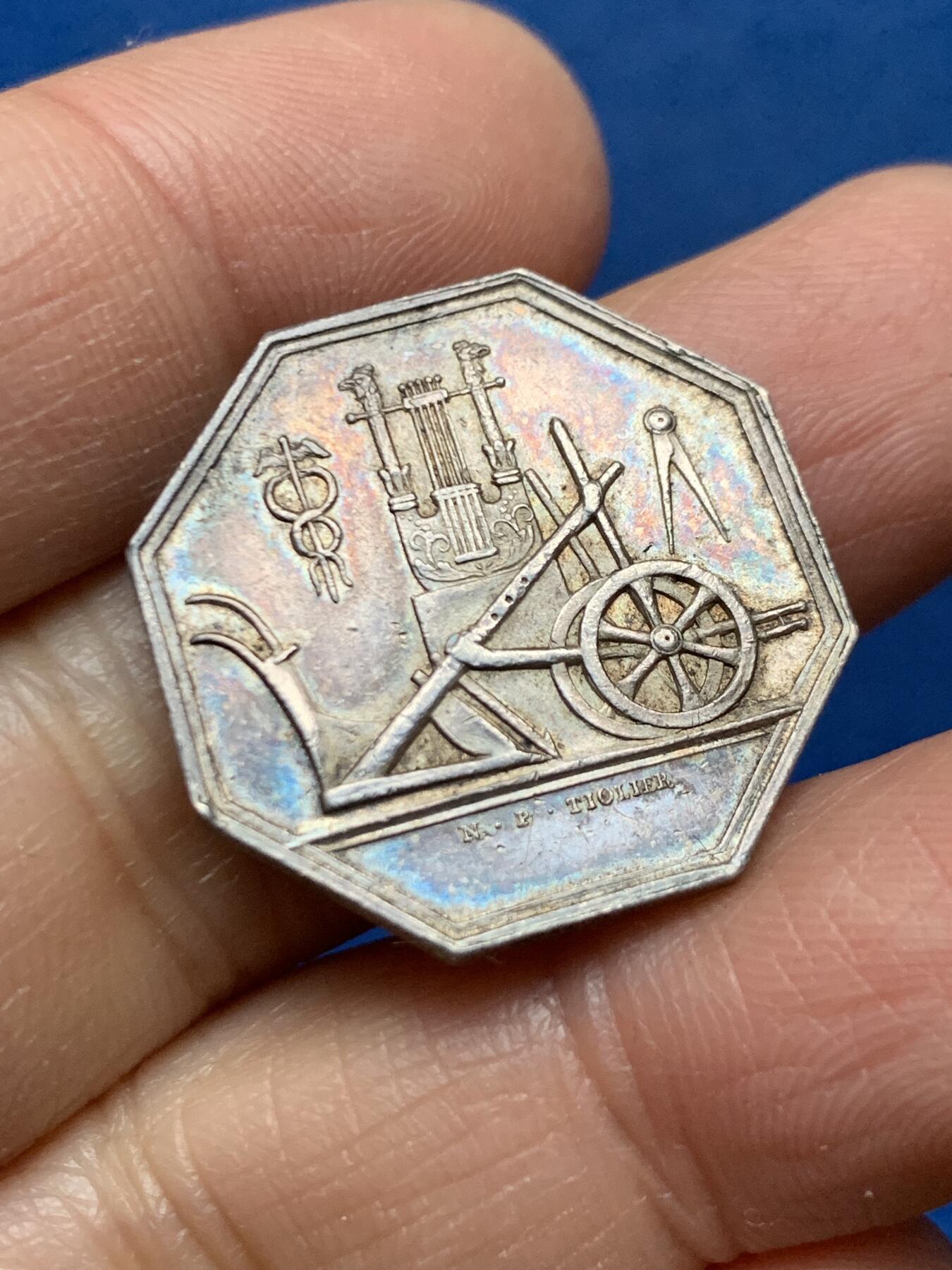 《竞宝斋》第462场 周日，周一，2场连拍 （全场包邮）欢迎送拍 法国八角银质代币，莫城农业、园艺、渔业、狩猎、科学和艺术协会，7.6g，25mm，手指边铭