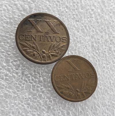 外国优质老铜币高银银币，周六九点倒数截拍，满百包邮，持续收拍 - 葡萄牙 10 分（1958）+20 分（1940）铜币套装，正面铸葡萄牙十字盾徽国徽，背面橄榄枝环绕面值，设计典雅。铜质包浆自然、品相完整，年份跨度近 20 年，成套收藏价值突出，是欧洲小国货币收藏入门佳选。