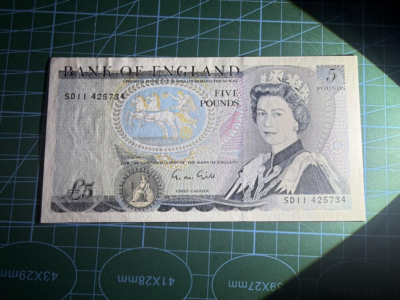 【炜奕收藏】，第五十八期，英属第三场 英国D序列5镑，UNC品相