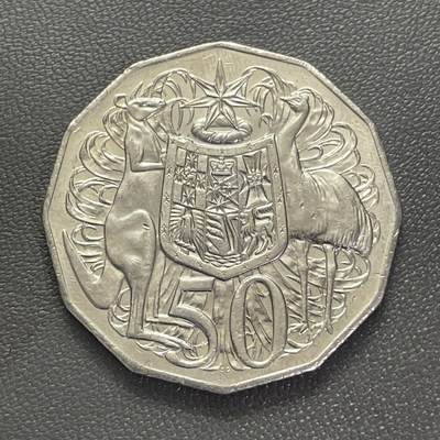 回流0201 - 澳大利亚2011年50分 老年女王和国徽