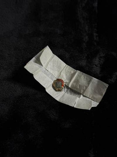 戎马世界章牌大赏第110期 - 苏联党龄50周年纪念章，早期银制版本