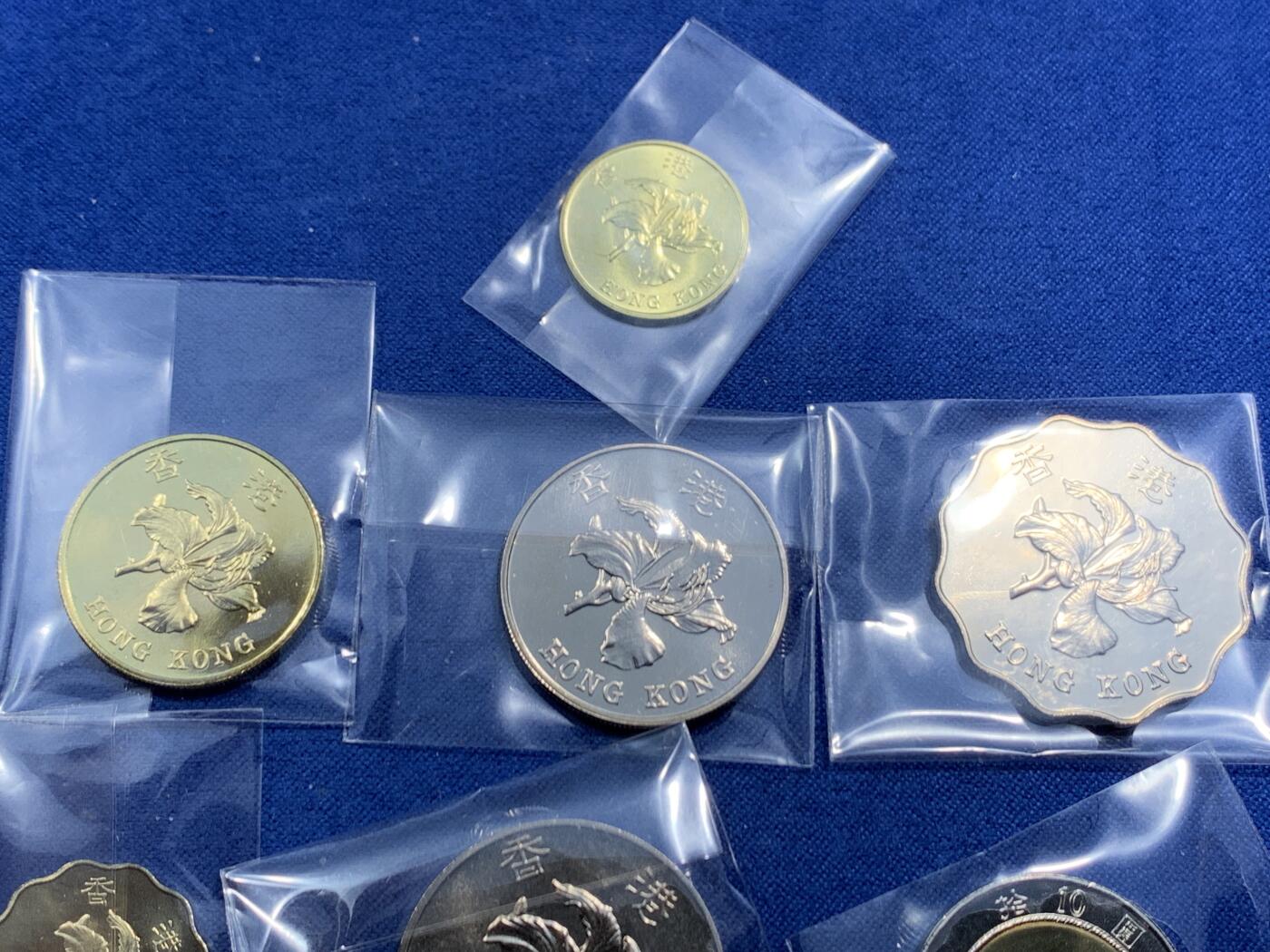 《竞宝斋》第462场 周日，周一，2场连拍 （全场包邮）欢迎送拍 香港1997回归纪念币一组 细节见图