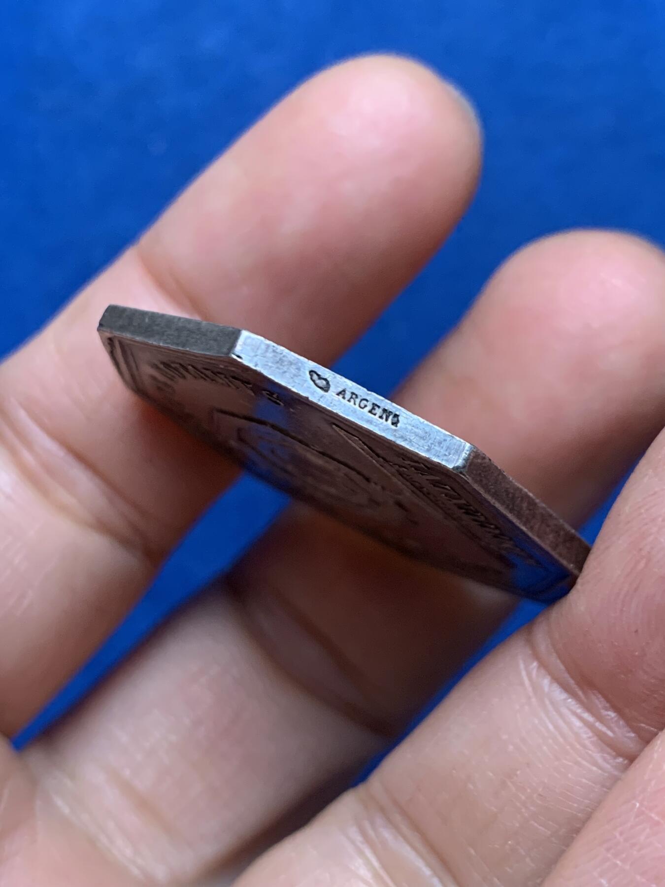 《竞宝斋》第462场 周日，周一，2场连拍 （全场包邮）欢迎送拍 法国公证处八角银代币 17.7克 34mm 丰饶角银标 正面地球仪