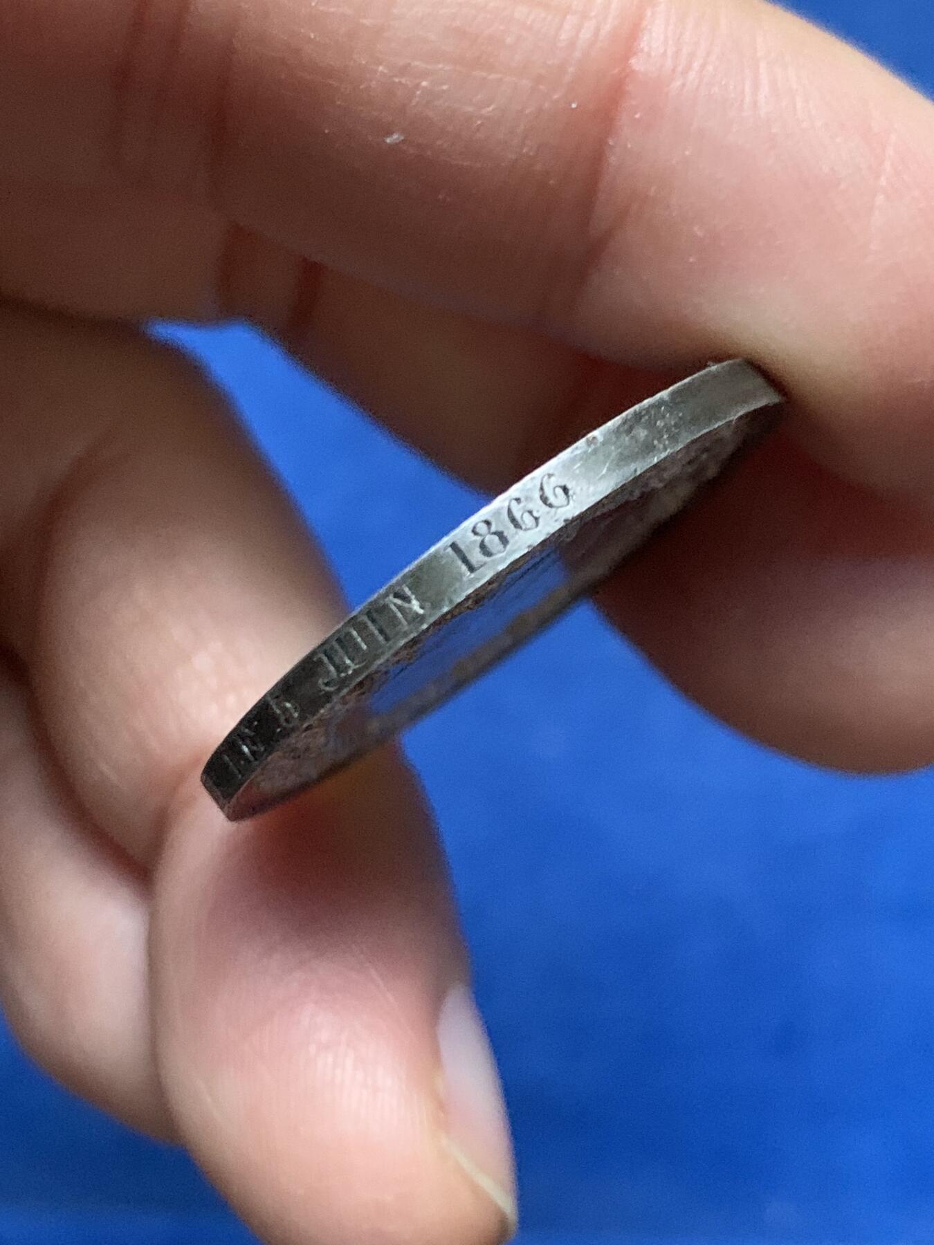 《竞宝斋》第462场 周日，周一，2场连拍 （全场包邮）欢迎送拍 法国1866年结婚纪念银章，30.2mm，11.8克，蜜蜂边铭，五彩包浆。