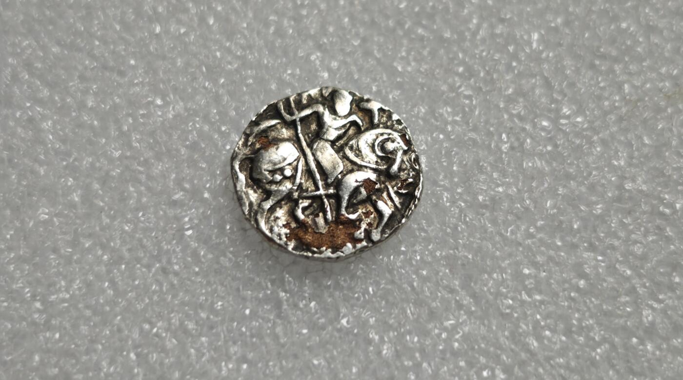 瓶子🏺第227期拍卖会  公元800年沙希王朝牛瘤骑士打制银币  2.75克