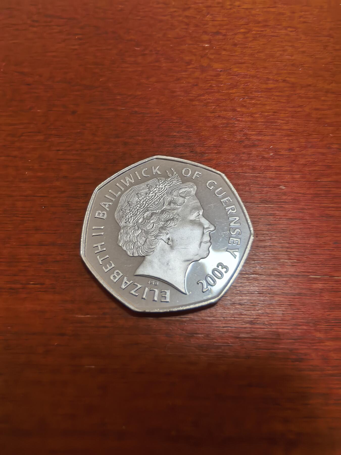 长老汇蛇年精选第九十六场拍卖 2003根西女王加冕50周年女王签名50便士七边精制银币，8.1克925银，1万枚