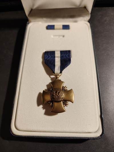 老王徽章第179期 - 美国海军杰出服役十字勋章    原盒带略