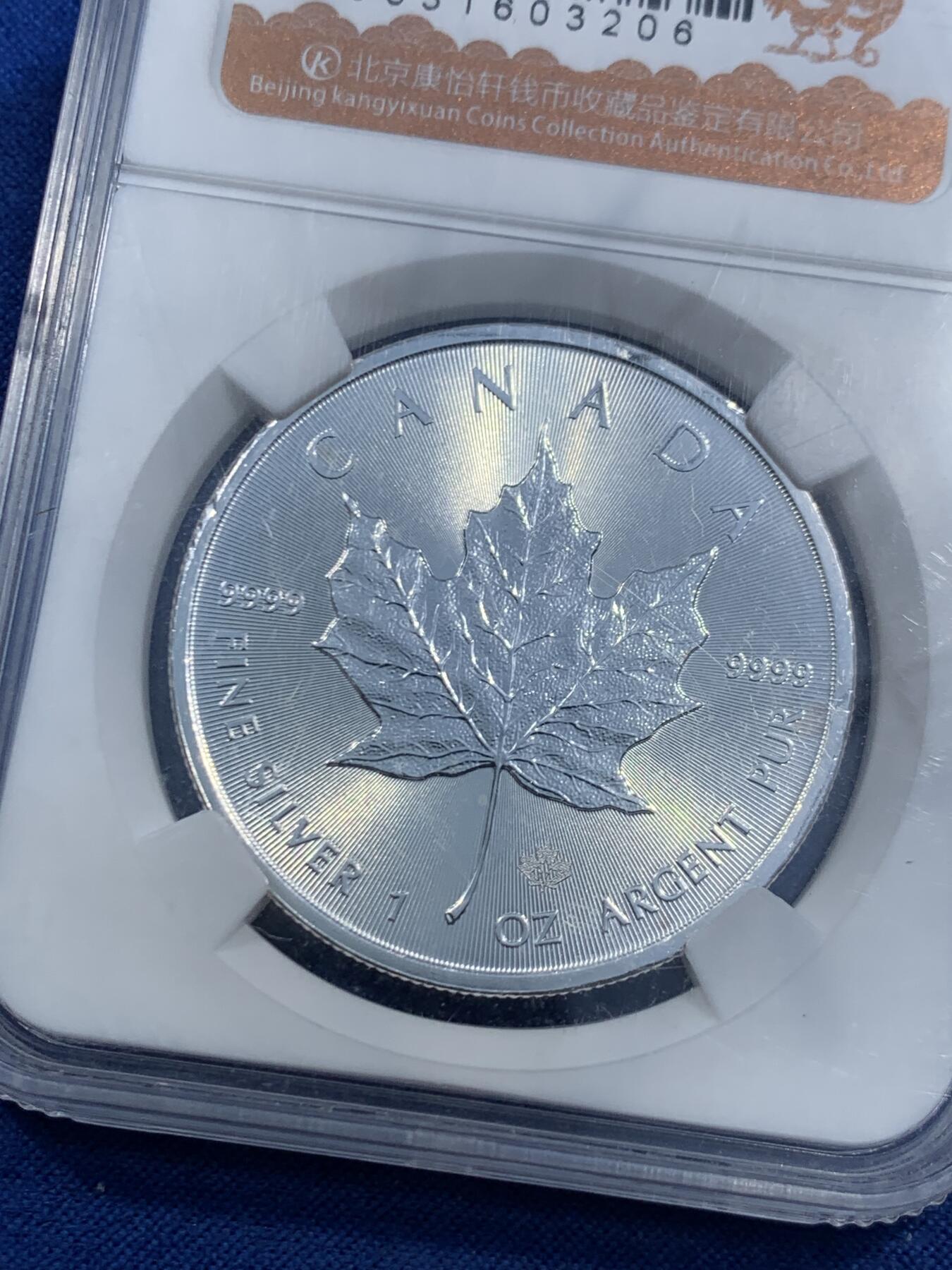 《竞宝斋》第462场 周日，周一，2场连拍 （全场包邮）欢迎送拍 加拿大2017年枫叶银币 品相极好 1盎司 31.1g 999银
