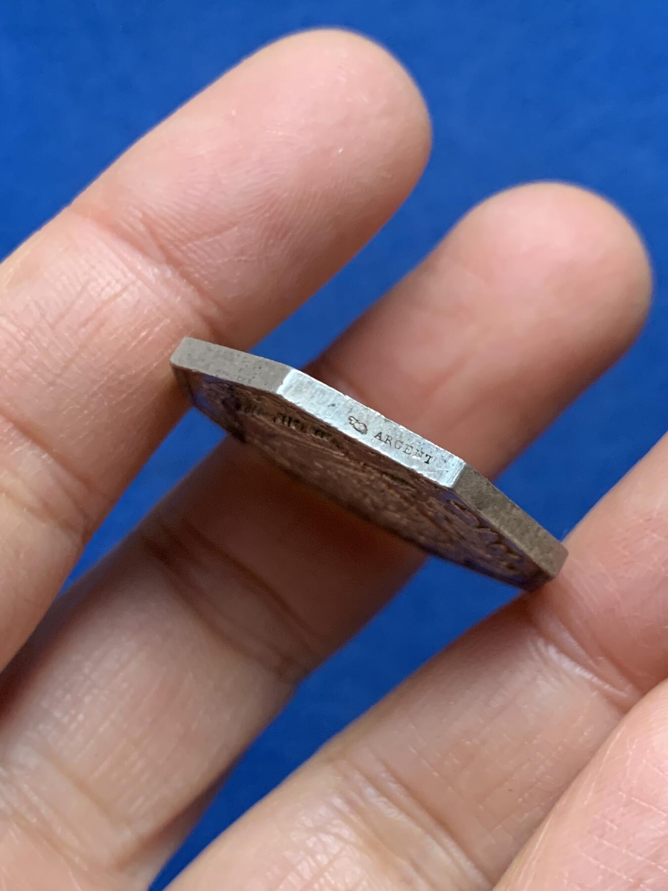 《竞宝斋》第462场 周日，周一，2场连拍 （全场包邮）欢迎送拍 法国博瓦捷市储蓄银行八角银代币 14克 29.8mm 丰饶角银标