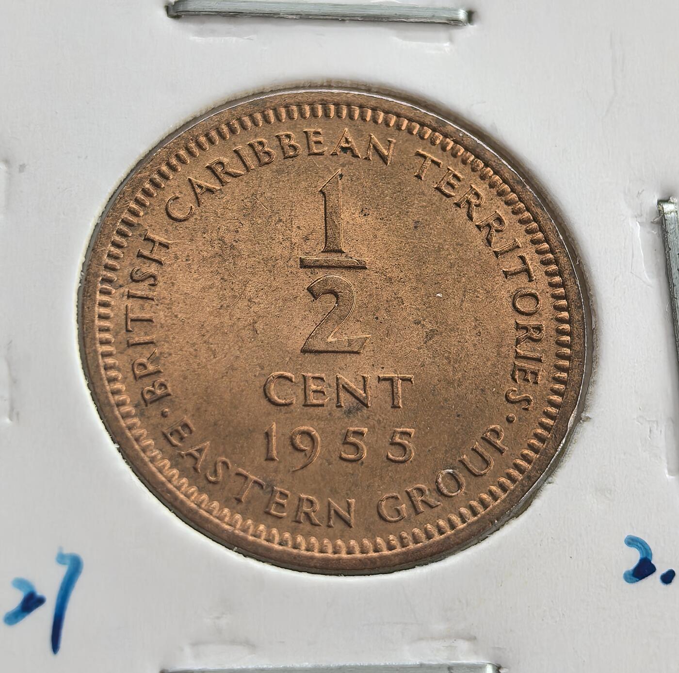 外国优质老铜币高银银币，周六九点倒数截拍，满百包邮，持续收拍 英属东加勒比1955 年 1/2 分铜币，正面为伊丽莎白二世头像，背面铸面值与属地名称，属英联邦殖民时期货币。铜质包浆温润，品相完好，设计经典，见证殖民货币史，是英属加勒比货币收藏的特色佳品，历史与收藏价值兼具。