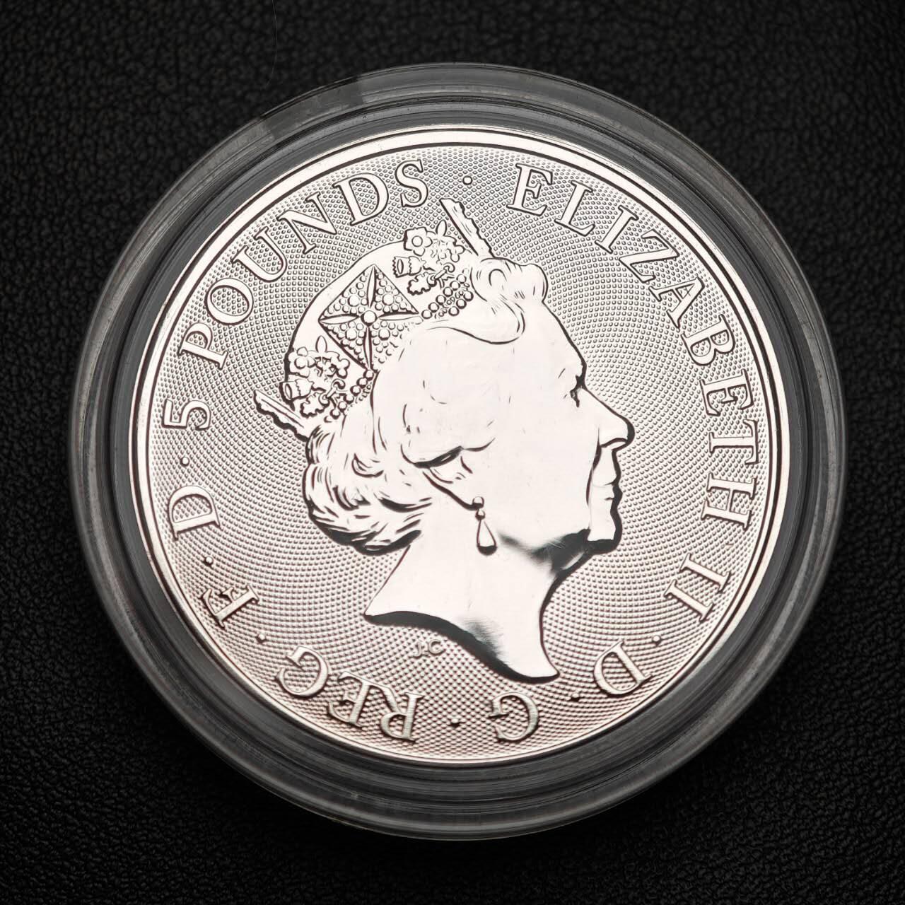 金瓯小拍第三期 古今币章 银价专场 英国女王神兽黑牛银币2018年 重62.3克 一面有大量同向清理发丝痕