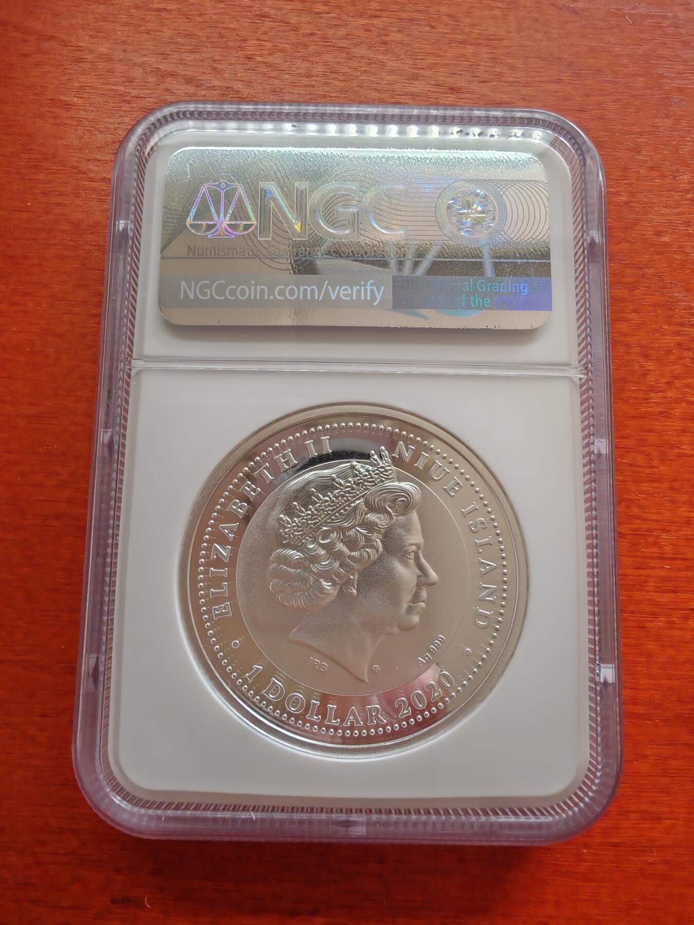 长老汇蛇年精选第九十六场拍卖 瑕疵！2020纽埃1元圣甲虫彩色精制银币，镶嵌红宝石，NGC PF70UC。唯一冠军。快递暴力，红宝石脱落。