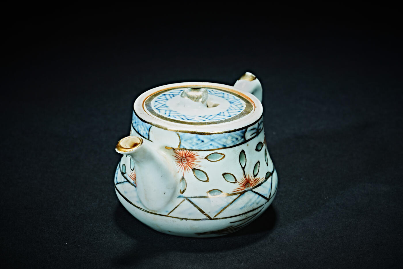 上海都达杂项专场九（全场包邮） 清 青花描金加彩玲珑茶壶1-32