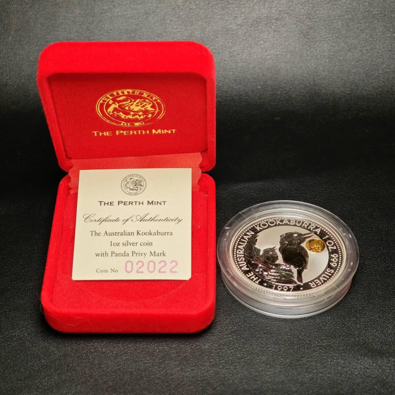 金瓯小拍第三期 古今币章 银价专场 澳大利亚镶金熊猫笑翠鸟银币1997年 重0.5克金31.1克银直径 证书编号02022 背面有一处硫化斑