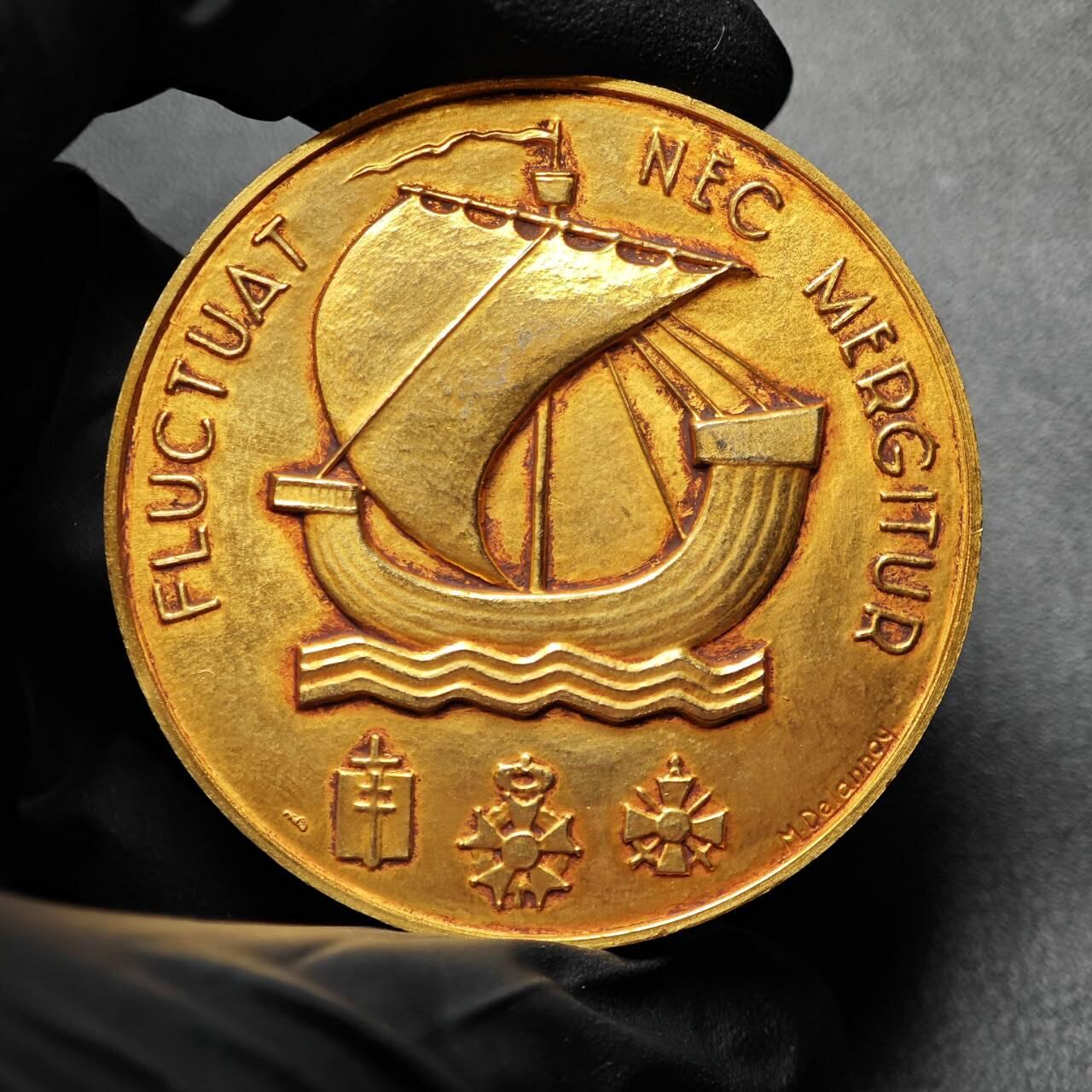 金瓯小拍第三期 古今币章 银价专场 法国巴黎镀金大铜章1998年 重82.1克直径50.6mm