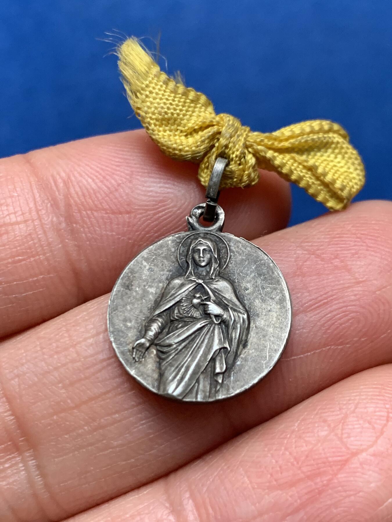 《竞宝斋》第462场 周日，周一，2场连拍 （全场包邮）欢迎送拍 宗教纪念章 吊坠 正面耶稣基督 背面圣母玛利亚 总重2.5克 16.1mm