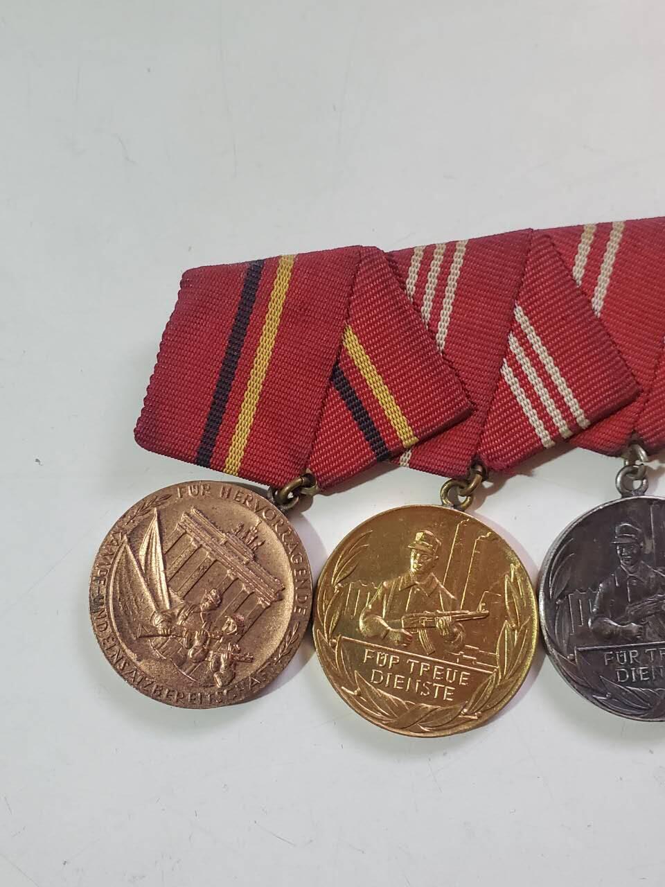 韵星假日拍卖第三十八期 -- Rimey Holidays Auction 38 民主德国工战队4R高级联排 -- 带有工战队二十年奖章，非常稀少 颁发给资深成员 金级工战队功绩 金银级工战队服务 品相很好