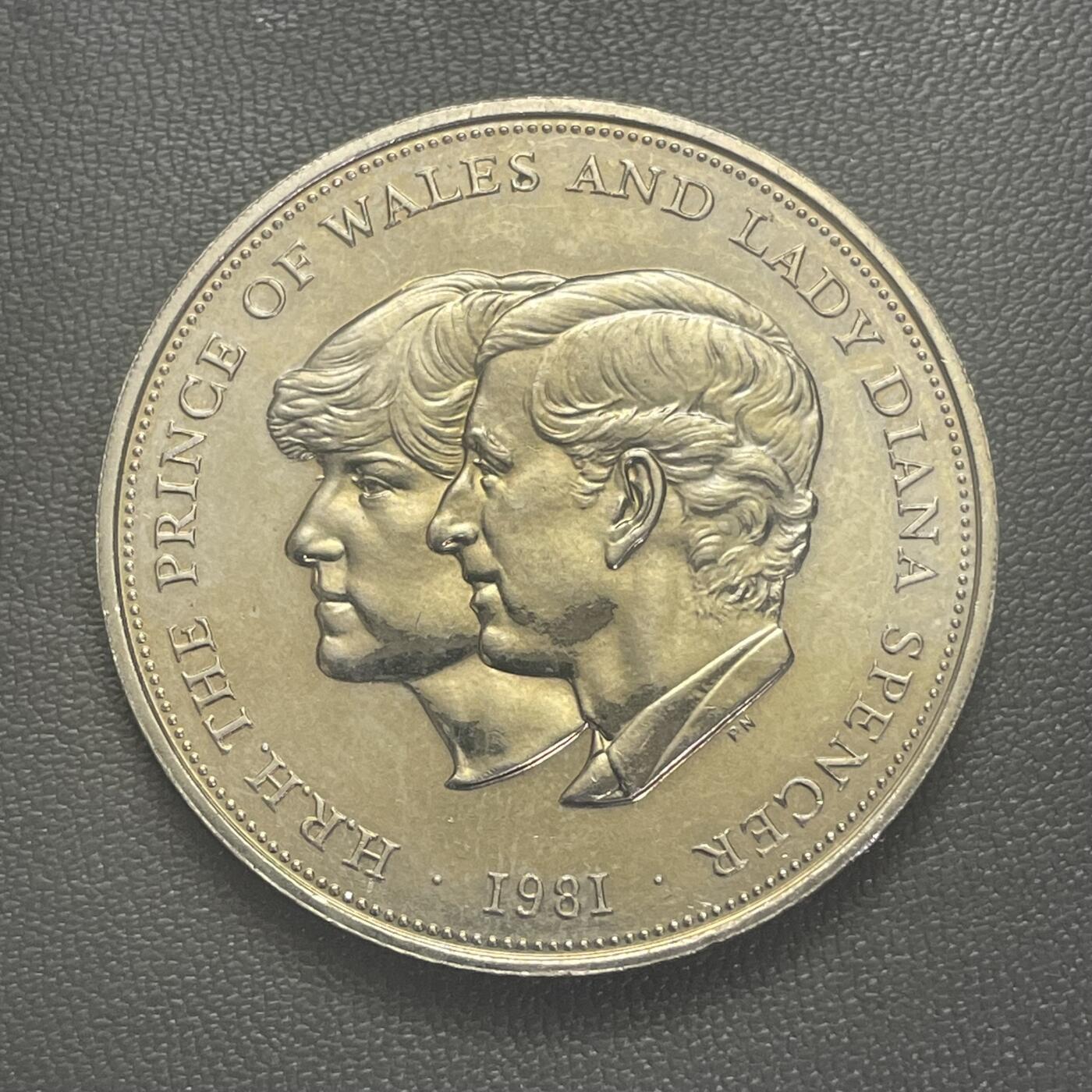 回流0201 英国1981年查尔斯王子和戴安娜王妃婚礼克朗型纪念币