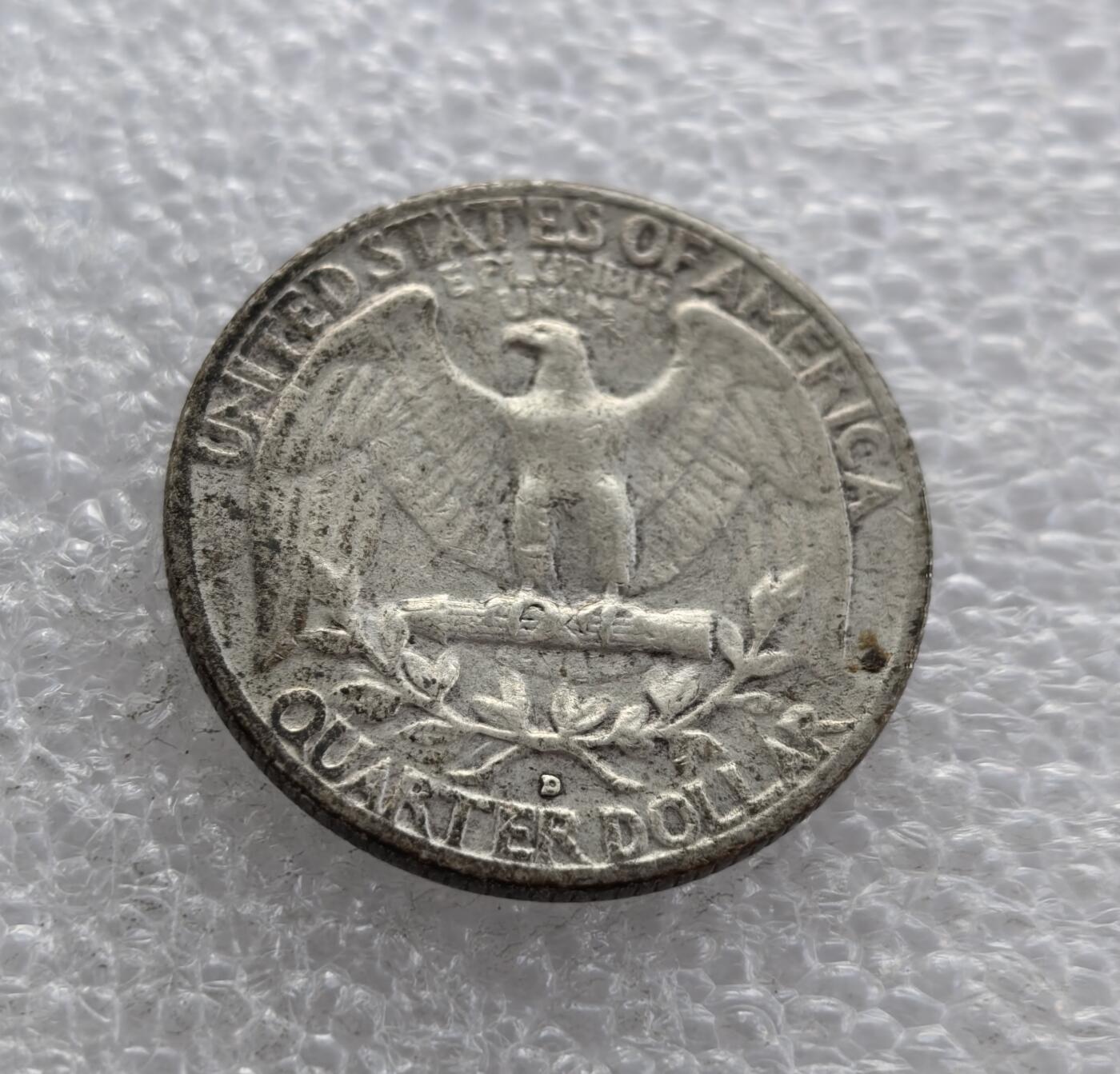 外国优质老铜币高银银币，周六九点倒数截拍，满百包邮，持续收拍 1958 年美国华盛顿 25 美分银币，正面为乔治・华盛顿头像，铸 “LIBERTY”“IN GOD WE TRUST” 及年份；背面是白头海雕，标注国名与面值，“D” 为丹佛造币厂标记，是 1932 年起发行的经典银质流通辅币。