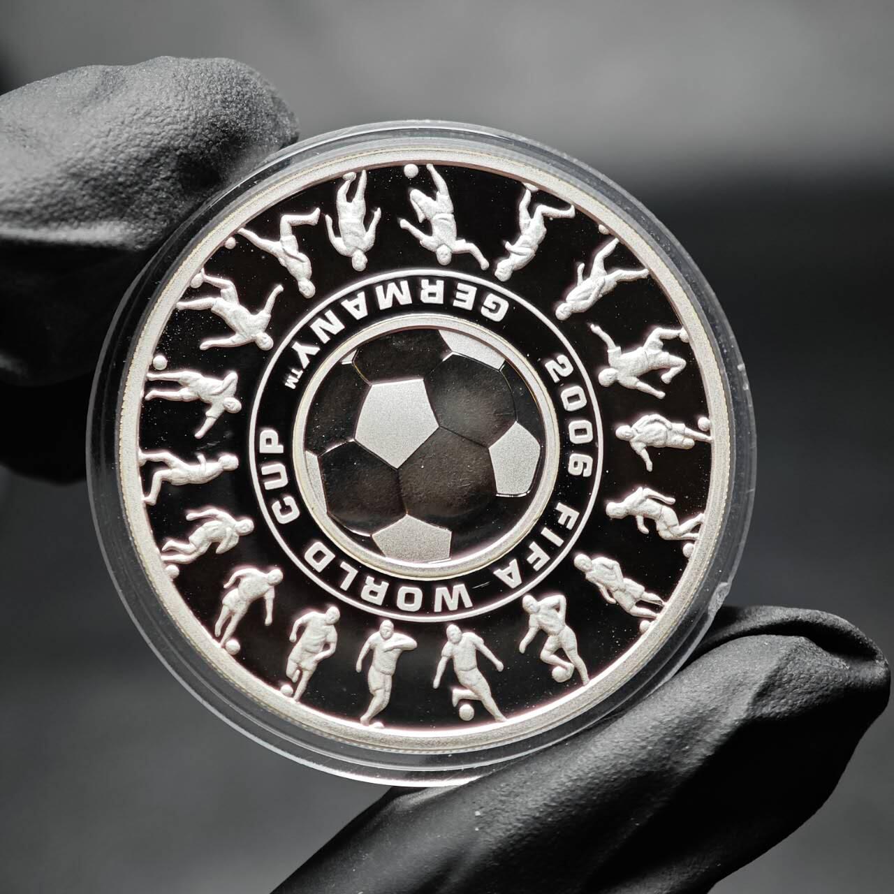 金瓯小拍第三期 古今币章 银价专场 澳大利亚母子组合银币2枚1套2006年 重32.2克 世界杯主题 带盒证 盒严重破损