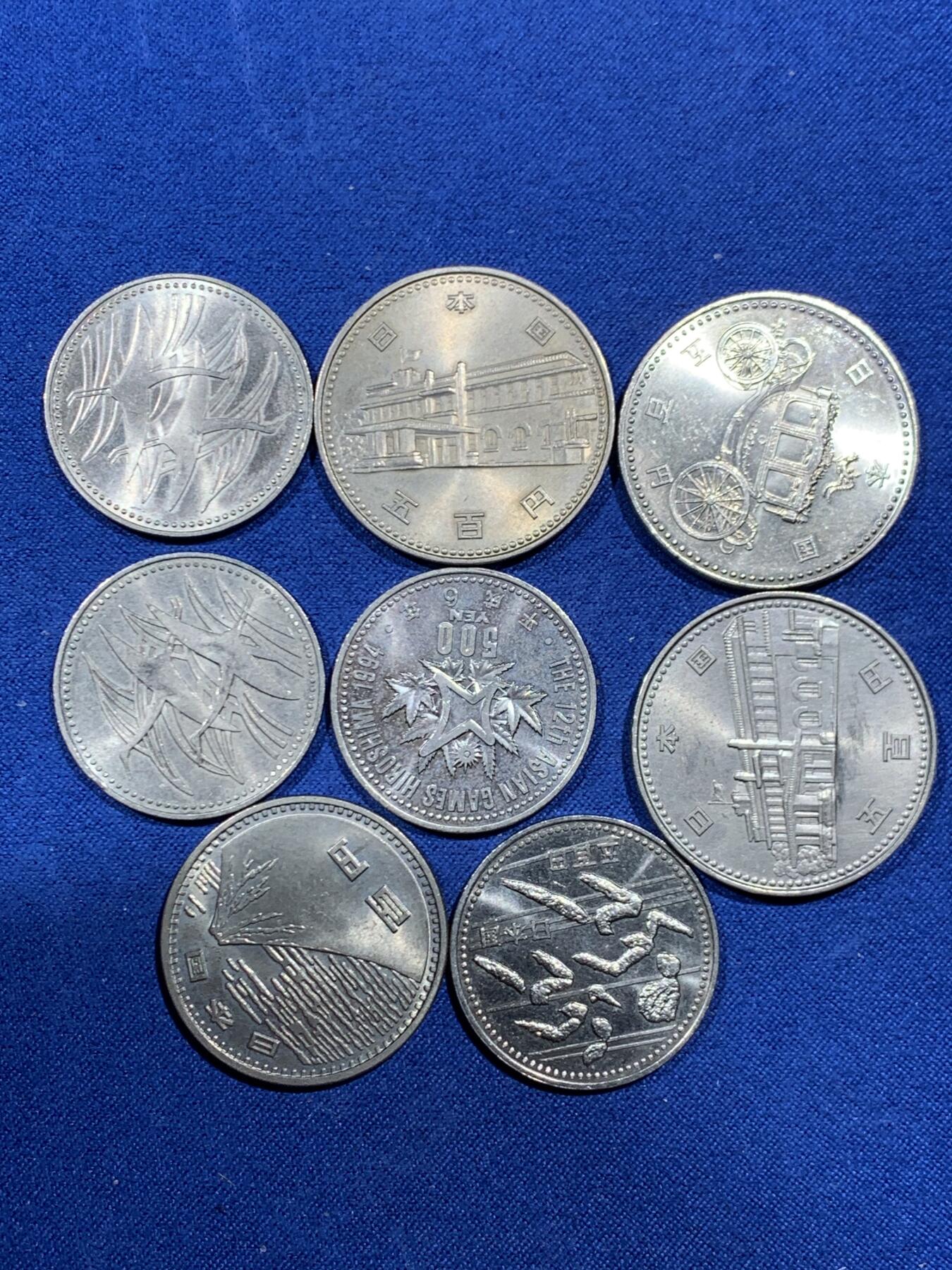 《竞宝斋》第462场 周日，周一，2场连拍 （全场包邮）欢迎送拍 八枚一组 日本纪念币，包括7枚500元和1枚100元