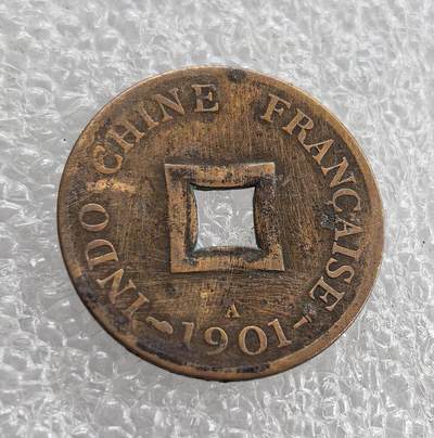 外国优质老铜币高银银币，周六九点倒数截拍，满百包邮，持续收拍 - 法属印度支那1901 年当二钱铜币，正面 “大法国 安南 当二”、方孔仿中国古钱形制，背面标注 “INDO CHINE FRANÇAISE” 与年份。是法国殖民印支（含越南）时期，融合当地货币特征的殖民货币，见证法国对印支的殖民统治与货币殖民化。
