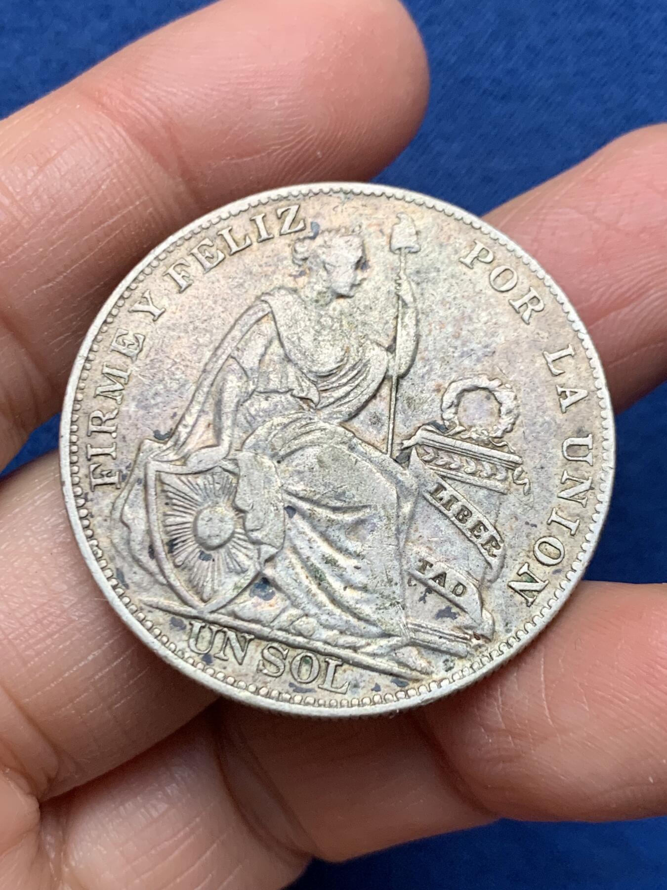 《竞宝斋》第462场 周日，周一，2场连拍 （全场包邮）欢迎送拍 秘鲁1934年坐人女神1索尔银币