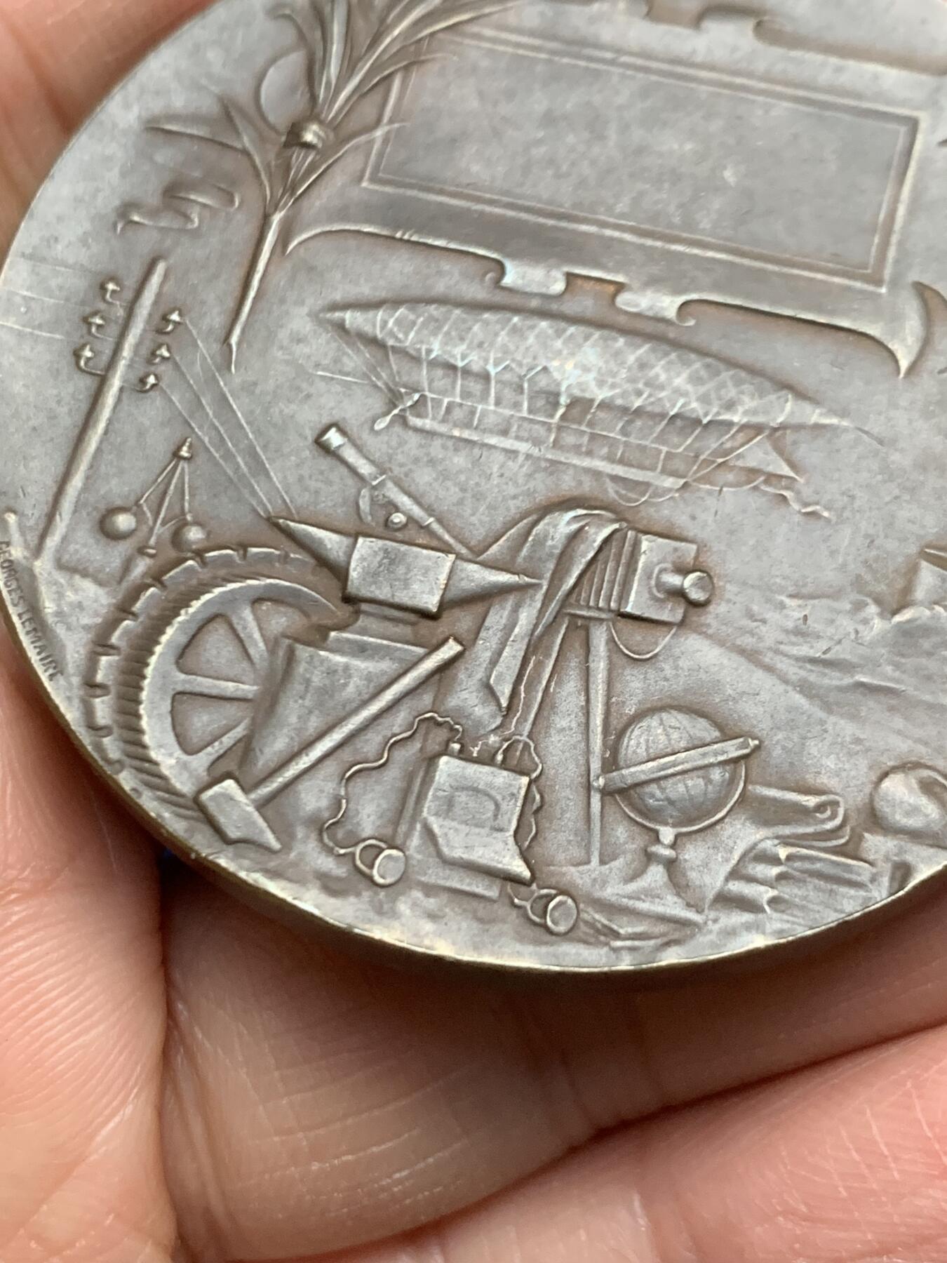 《竞宝斋》第462场 周日，周一，2场连拍 （全场包邮）欢迎送拍 法国1900年巴黎世博会铜章，经典女神款，丰饶角铜标。65.2克，53.6mm