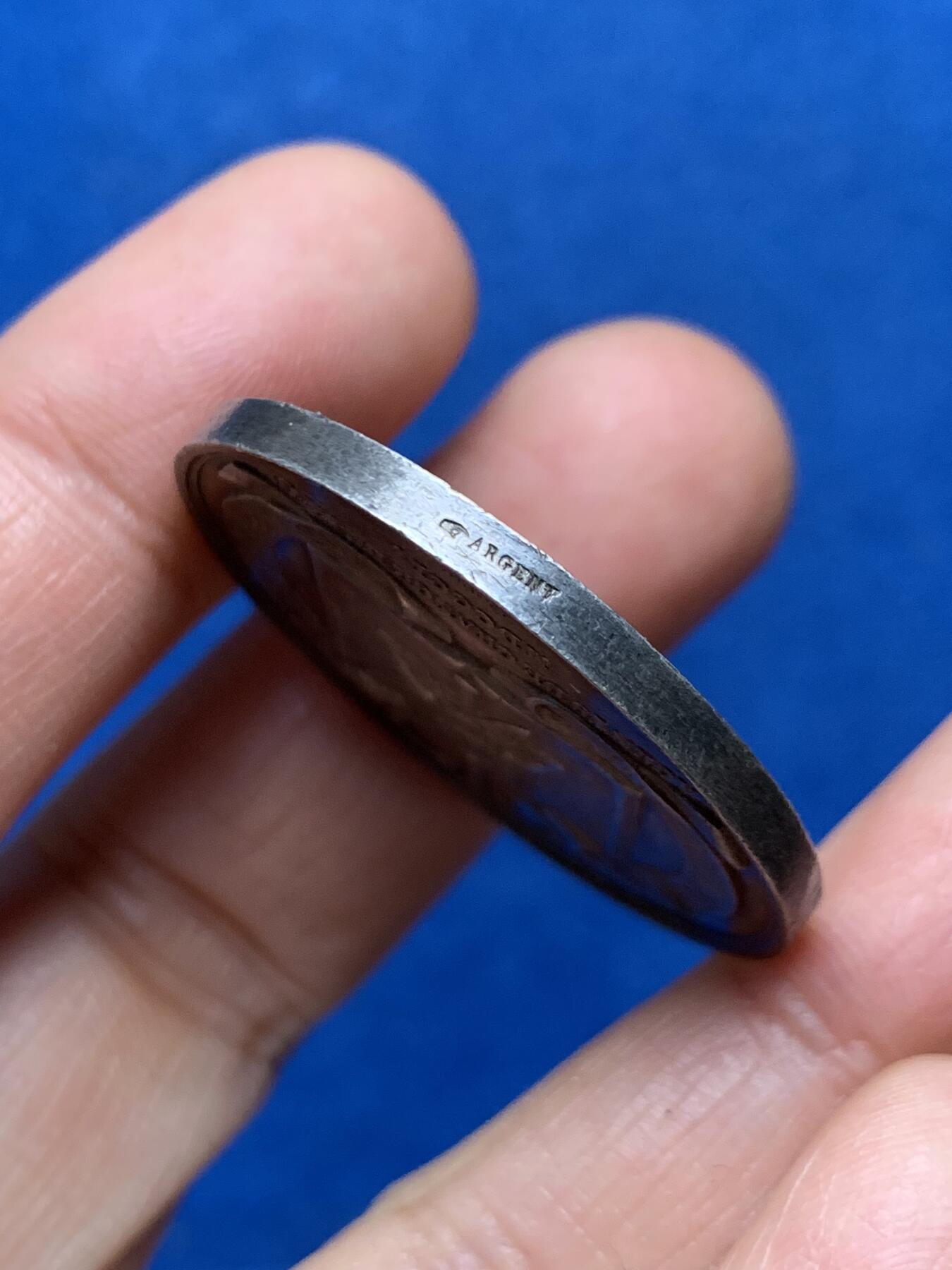 《竞宝斋》第462场 周日，周一，2场连拍 （全场包邮）欢迎送拍 19世纪法国里昂纪念银章 手指银标 35.2mm 21.92g 剑狮城徽非常漂亮的品种 950高银版本