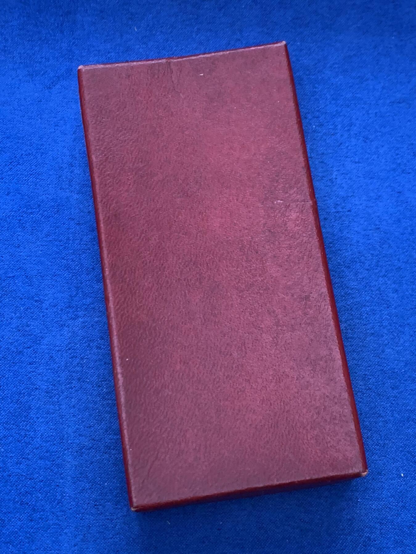 《竞宝斋》第462场 周日，周一，2场连拍 （全场包邮）欢迎送拍 英国1959年共济会镀金银章。设计奢美，工艺精湛，走狮银标清晰，金水饱满，细节见图。总重约32.7克