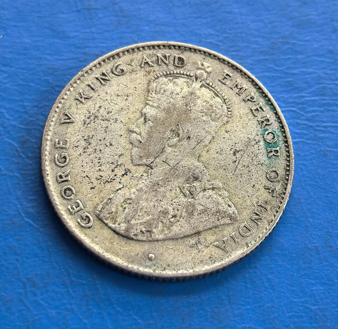 外国优质老铜币高银银币，周六九点倒数截拍，满百包邮，持续收拍 英属锡兰1919年50 分银币，正面为乔治五世国王侧面像，铭文彰显其 “印度皇帝” 的殖民身份；背面以椰树为核心，搭配 “50 CENTS” 与僧伽罗文，展现斯里兰卡本土特色，是英国殖民时期的货币见证。