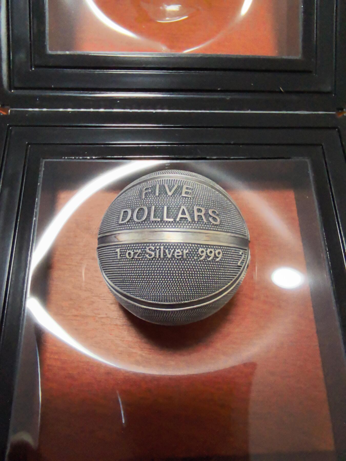 长老汇蛇年精选第九十六场拍卖 2021萨摩亚篮球5元仿古球形银币，1盎司999银，盒证全，999枚