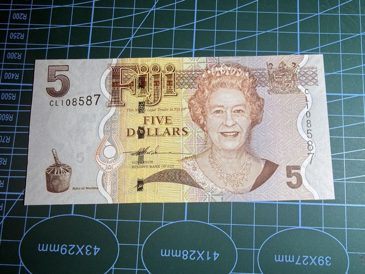 【炜奕收藏】，第五十八期，英属第三场 2007年斐济5元，UNC品相，号码无4