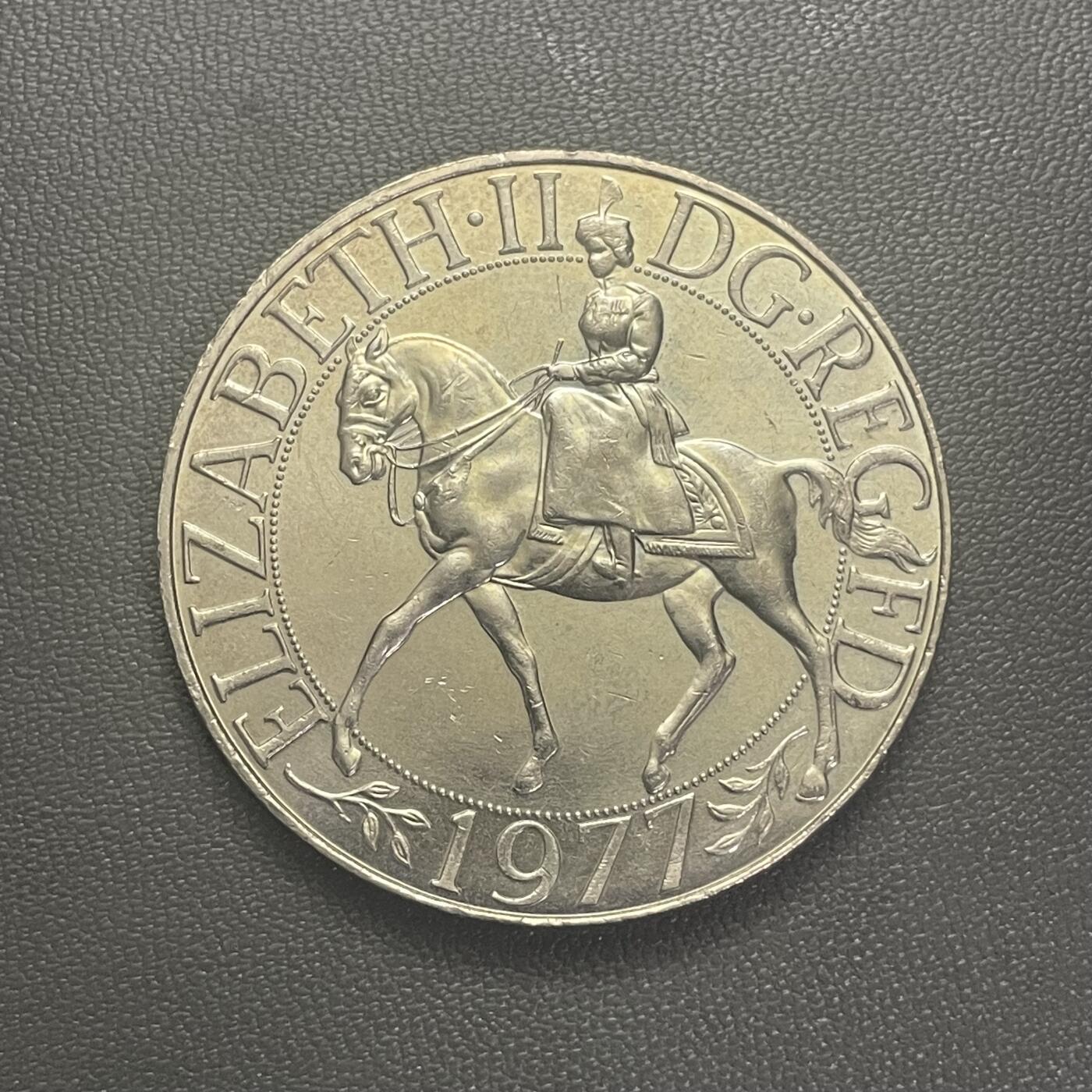 回流0201 英国1977年伊丽莎白二世登基25周年（银禧）25便士纪念币（克朗型）