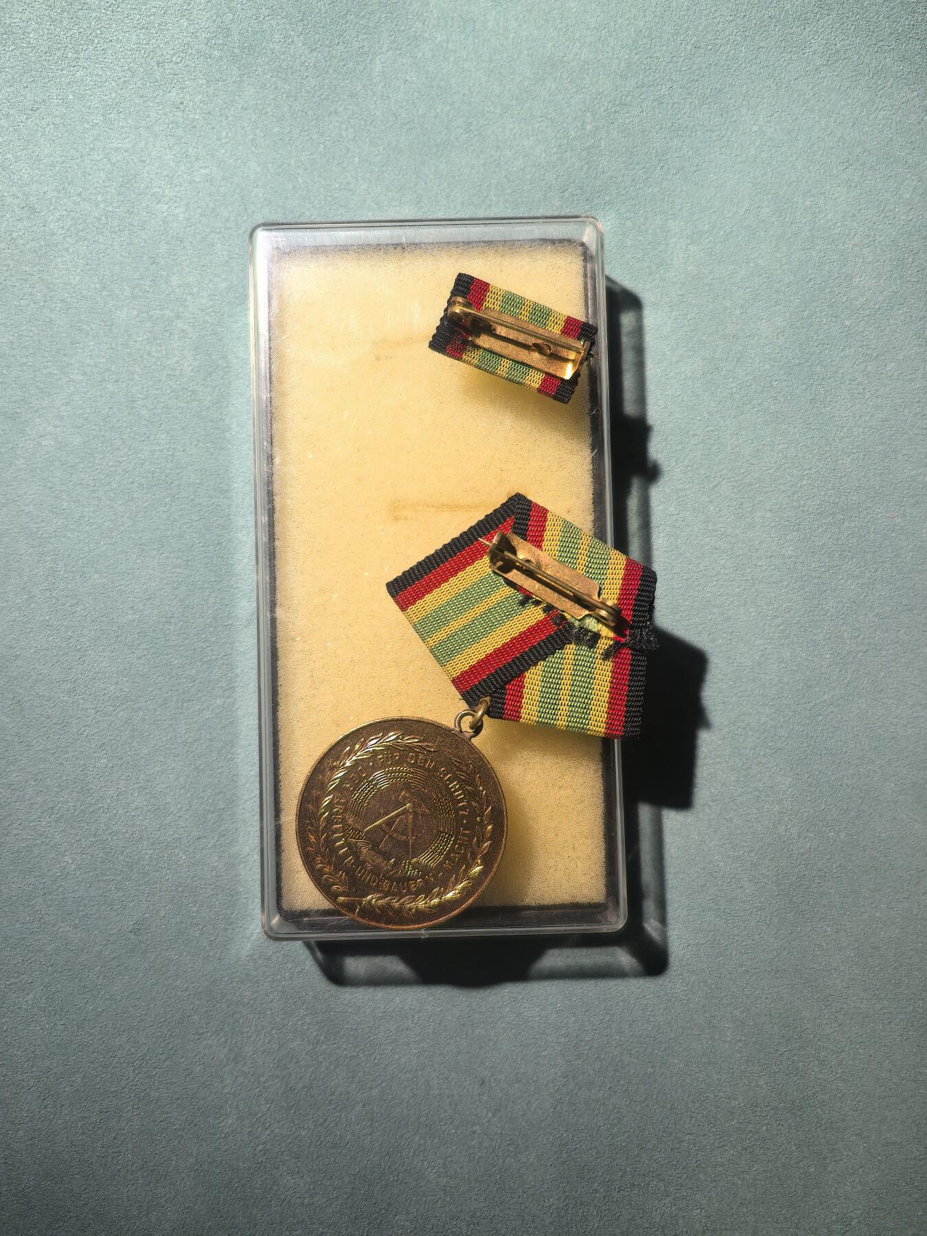 盛世勋华——号角文化勋章邮票专场拍卖第302期 东德人民军特级忠诚服役20年奖章 原盒原略