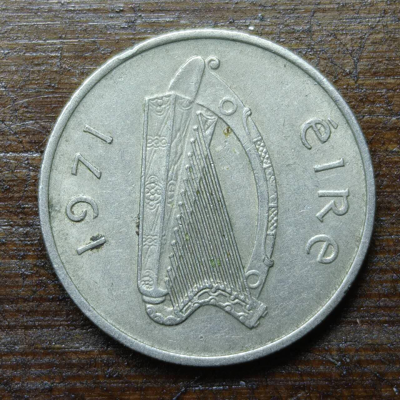 【铜匠收藏】★第140场★散币场。不寄存，30包邮。不满30元，支付5元运费。《接受代拍 代送NGC评级》 94【无寄存】爱尔兰 1971年 5便士 竖琴公牛