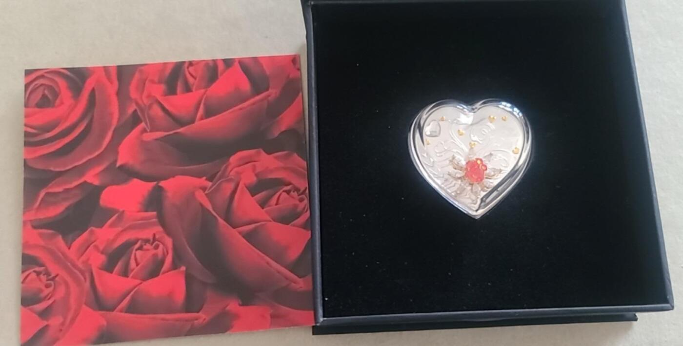 金瓯小拍第三期 古今币章 银价专场 纽埃情人节心形镶钻银币2023年 重20克 盒证齐全 盒有小裂