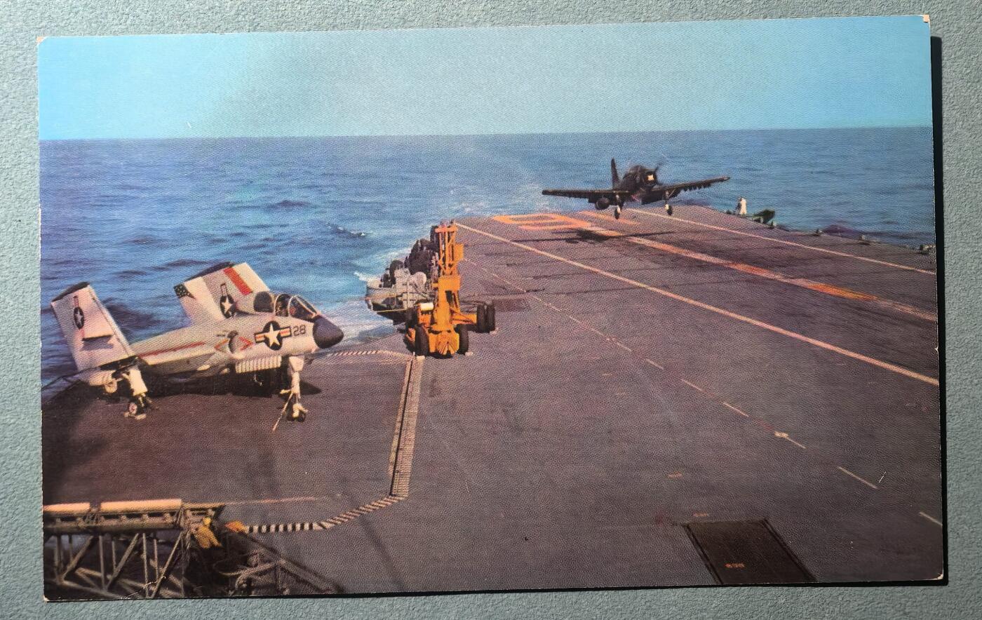 盛世勋华——号角文化勋章邮票专场拍卖第302期 美国冷战时期军舰专题明信片 舰载机在美国海军“列克星敦”号航空母舰上降落